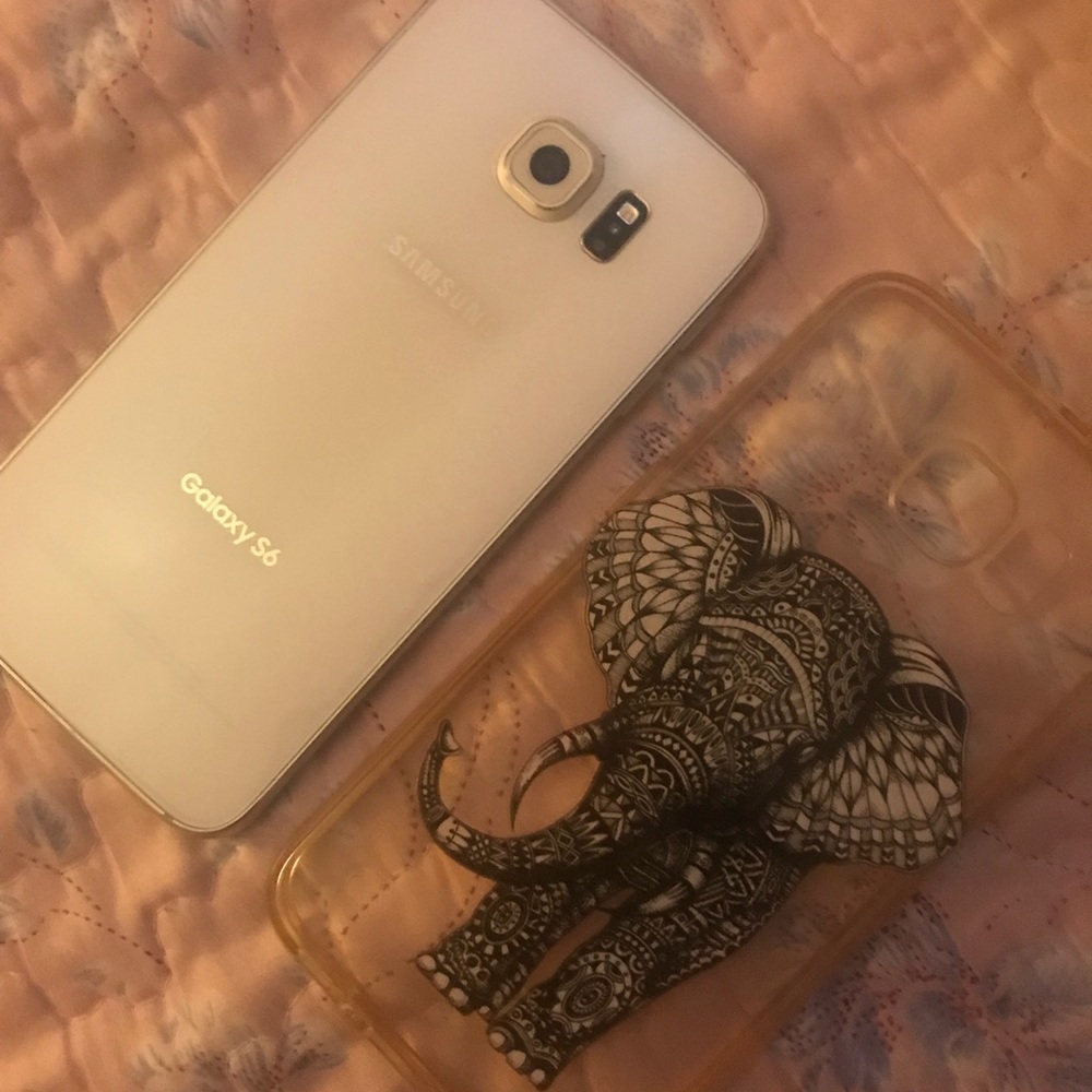 Galaxy S6! Good condition + free phone cases